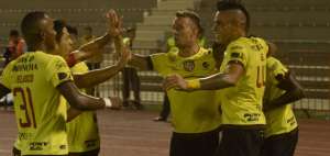 Barcelona vence a Mushuc Runa y acorta distancia con el puntero