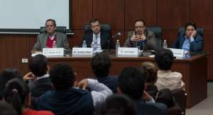 El panel estuvo conformado por Alberto Acosta, expresidente de la Asamblea Constituyente; Jos&eacute; Egas, jefe de Gabinete de Alianza PAIS y los asamble&iacute;stas Andr&eacute;s Pa&eacute;z (CREO) y Fausto Cayambe (PAIS). Foto: Miguel Jim&eacute;nez / El Tel&eacute;grafo