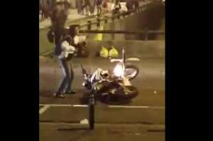 Los desmanes se registraron en los alrededores del Colegio Mej&iacute;a. Foto: Captura video