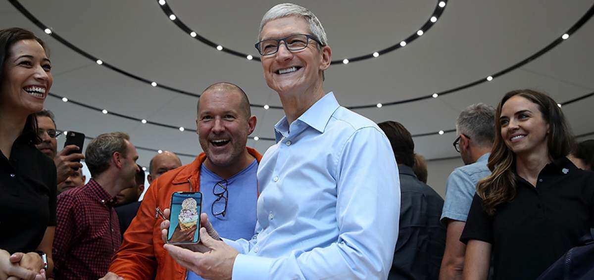 Tim Cook tuvo momentos emotivos durante la Keynote. Rindi&oacute; homenaje a su amigo y fundador de la empresa de Cupertino, Steve Jobs.