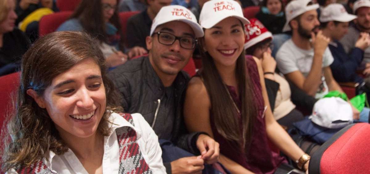 La venezolana Alibet Migali (gorra) forma parte de los extranjeros que ense&ntilde;ar&aacute;n ingl&eacute;s en escuelas fiscales.  