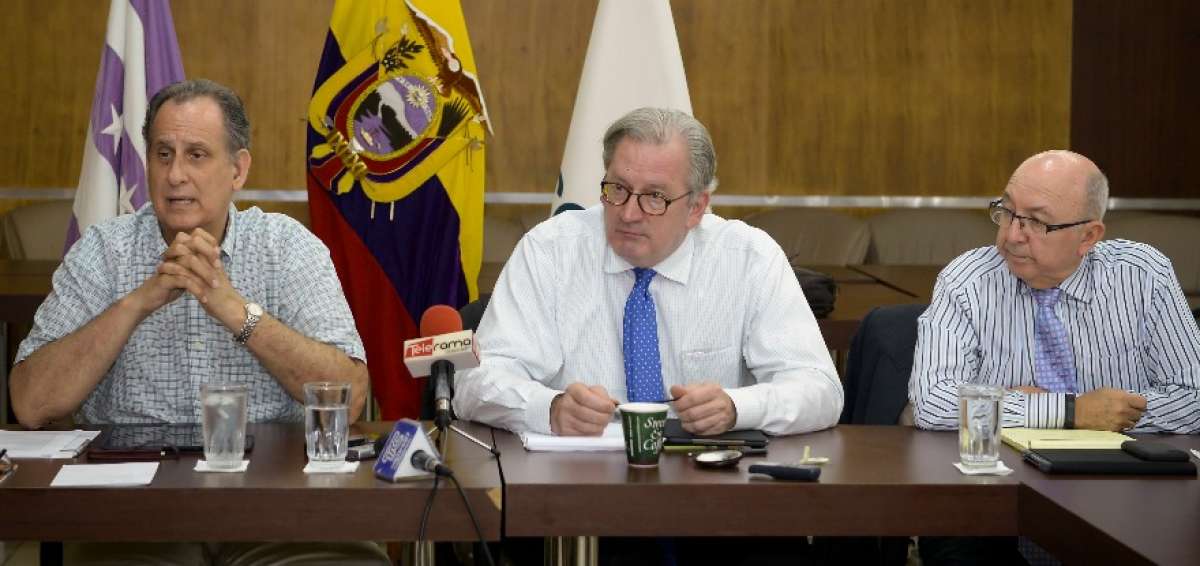 El exembajador Luis Gallegos (der.) dijo que el gobierno de Donald Trump trae oportunidades para el pa&iacute;s.