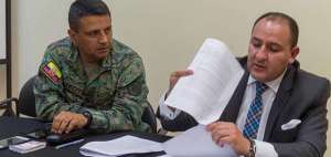 El coronel Luis Pozo y el abogado Danny Torres. 