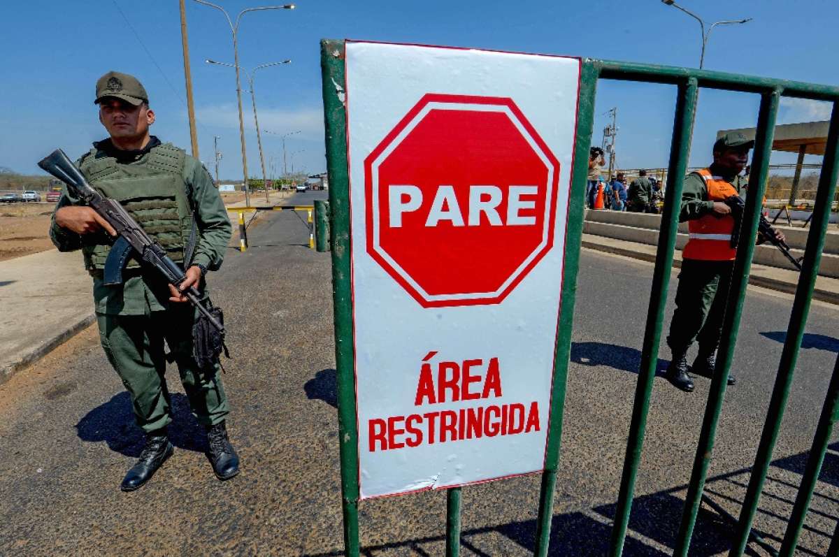 Un militar venezolano resguarda la frontera con Colombia. Foto: AFP 