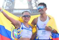 Glenda Morejón (izq.) y Daniel Pintado ganaron una medalla de plata en la prueba de la marcha de relevos mixta. 