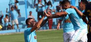 Doblete de Emanuel Herrera, lo mejor de la fecha en Per&uacute;