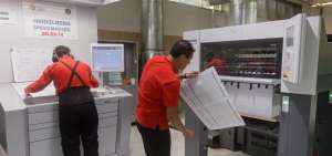 Autoridades del CNE realizaron un recorrido por la F&aacute;brica de Seguridad Documentaria del IGM.