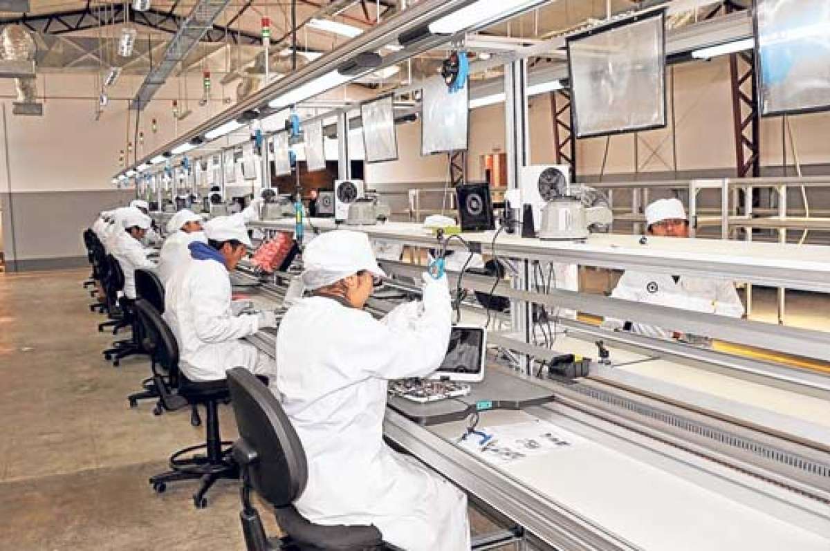 La nueva planta ensambladora es operada por 60 t&eacute;cnicos bolivianos entrenados en marzo en China. Foto: Tomado de www.tarijalibre.