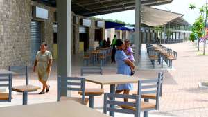 A cincuenta personas les adjudicaron  puestos hace pocos d&iacute;as en la Plaza Gastron&oacute;mica, donde, adem&aacute;s, funcionar&aacute;n oficinas de la CTE. Foto: Miguel Castro |  El Tel&eacute;grafo
