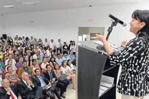 La asamble&iacute;sta Gina Godoy particip&oacute; en el conversatorio Justicia y Equidad de G&eacute;nero, efectuado el viernes en Guayaquil. Foto: Lylibeth Coloma.
