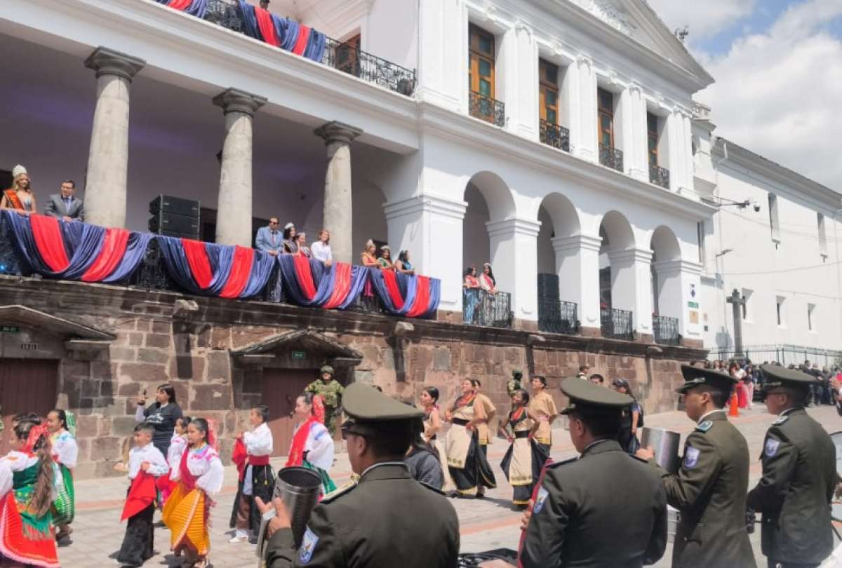 La tradicional Serenata Quiteña se realiza en el centro de la capital ecuatoriana. 