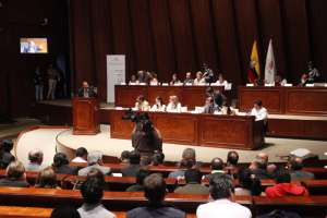 En la Asamblea Nacional, en Quito, se han realizado varios encuentros entre legisladores y las centrales sindicales CUT y Parlamento Laboral sobre las enmiendas. Cortes&iacute;a: Asamblea Nacional