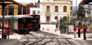 La plaza Eloy Alfaro, en la estaci&oacute;n del tren en Riobamba, es una de las m&aacute;s grandes de la regi&oacute;n.