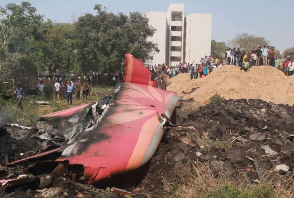 La caja negra del avión de India fue recuperada y se esperan avances en la investigación del accidente.