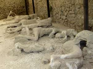 En la ciudad de Pompeya se recuerda hasta el d&iacute;a de hoy  aquella ma&ntilde;ana de agosto, de 1979, cuando el volc&aacute;n sepult&oacute; vivos a muchos. Foto cortes&iacute;a: Los 40 viajes