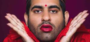 En Berl&iacute;n, Alok Vaid-Menon discuti&oacute; con la audiencia alemana sobre temas de diversidades de g&eacute;nero, identidades queer, racismo y transfobia.
