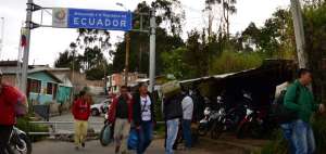 Bloquean paso Chiles-Tufi&ntilde;o como protesta por ajuste de horario