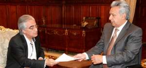 Gustavo Baroja, prefecto de Pichincha, entreg&oacute; este lunes al presidente Len&iacute;n Moreno las propuestas del Congope para la consulta popular.