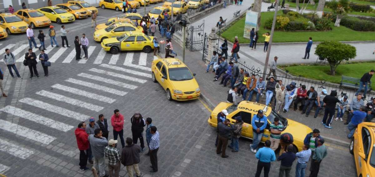 Taxistas formales se paralizaron en Latacunga