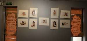En la exposici&oacute;n se pueden distinguir im&aacute;genes de mujeres sin maquillaje, en ropa interior, otras desnudas o en gr&aacute;ficas sin filtro o retoque digital.    