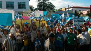 Se realiz&oacute; plant&oacute;n en apoyo al alcalde de Manta
