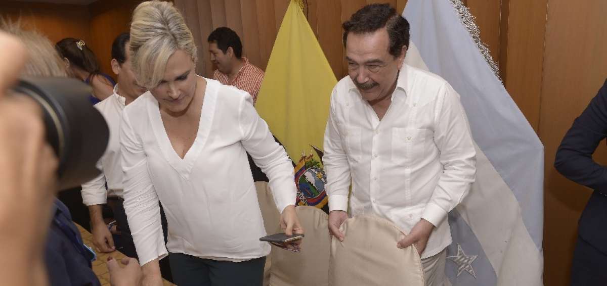 Nebot encarga otra vez a Cynthia Viteri la pelea por la Presidencia