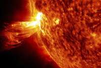 as ráfagas de radio solares son una fuerte liberación de ondas de radio del Sol.