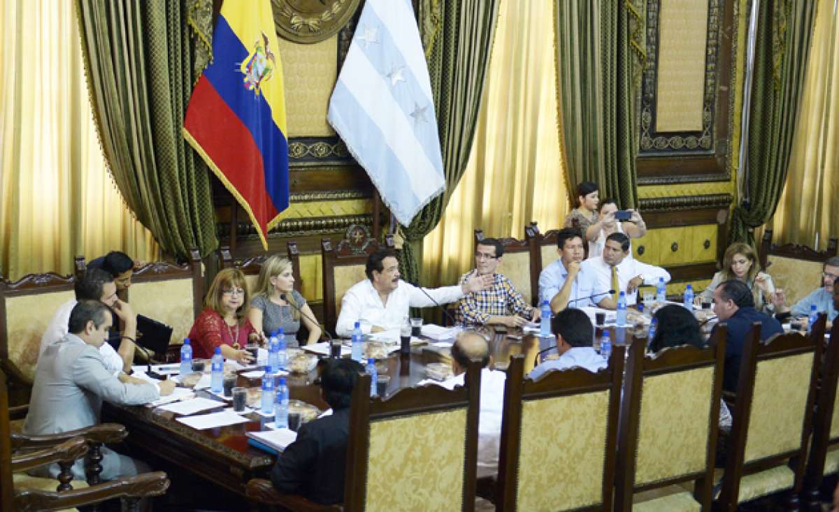 La discusi&oacute;n por la aprobaci&oacute;n del presupuesto se prolong&oacute; alrededor de 30 minutos en el Palacio Municipal. Hubo 15 ediles presentes. Foto: Jos&eacute; Mor&aacute;n / El Tel&eacute;grafo