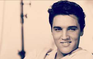 Elvis Presley durante la sesi&oacute;n de fotos del filme Jailhouse Rock (El rock de la c&aacute;rcel). Foto: Internet