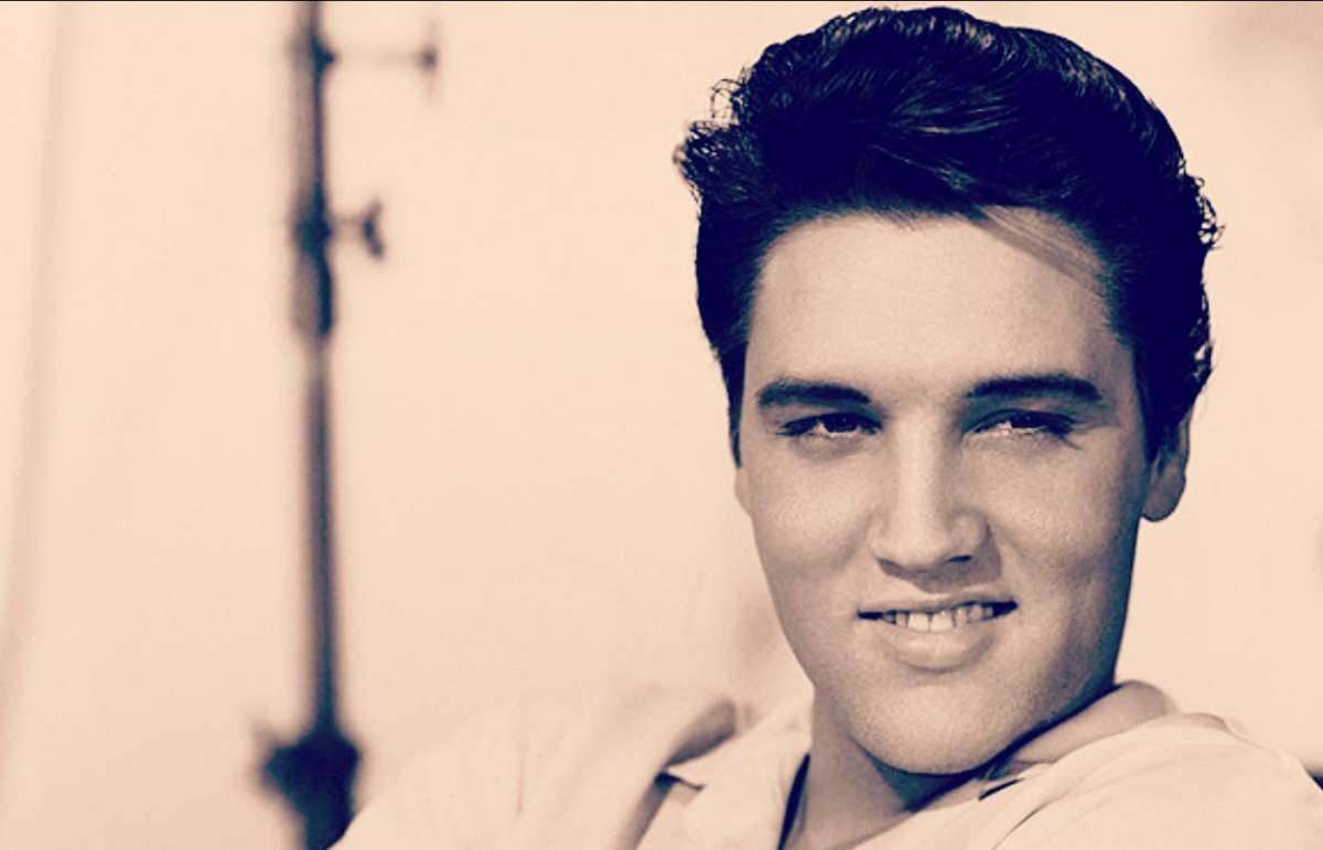 Elvis Presley durante la sesi&oacute;n de fotos del filme Jailhouse Rock (El rock de la c&aacute;rcel). Foto: Internet