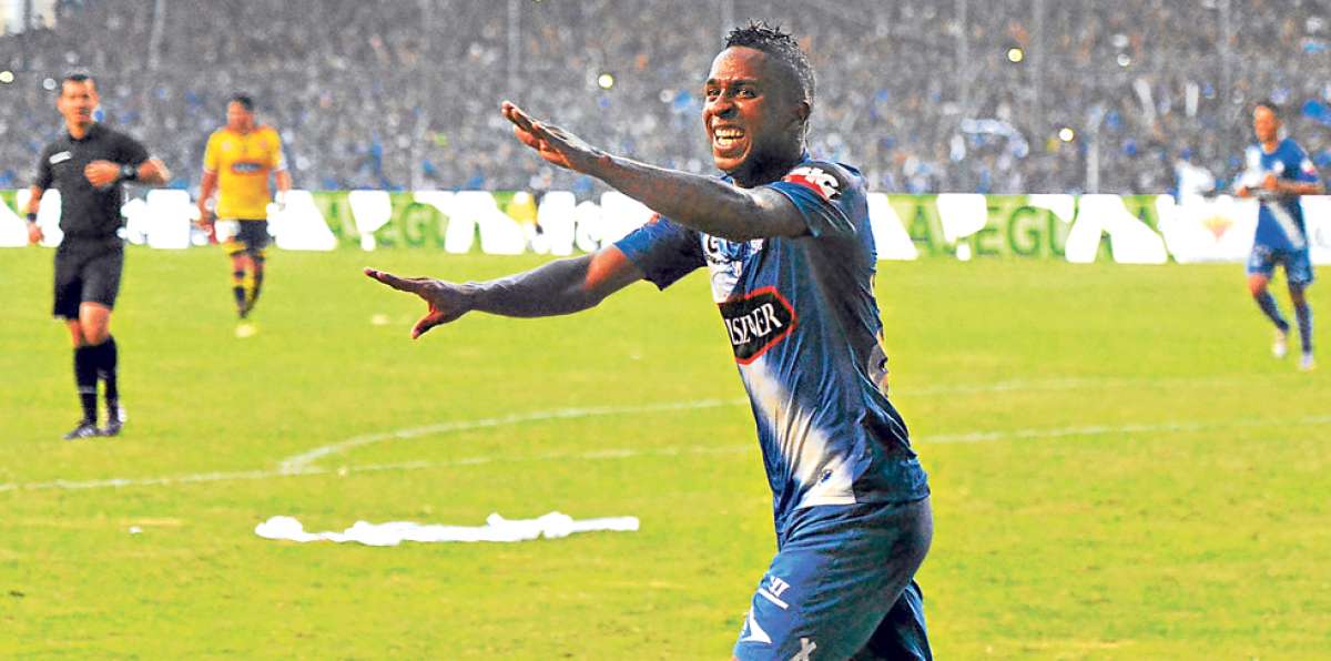 Miller celebra el segundo tanto que le marc&oacute; anoche a Barcelona en la final del torneo. Foto: Jos&eacute; Mor&aacute;n / El Tel&eacute;grafo
