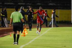 Felipe Mej&iacute;a marc&oacute; 3 goles la noche de hoy en el estadio Atahualpa. Foto: &Aacute;lvaro P&eacute;rez/ EL TEL&Eacute;GRAFO