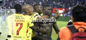 Beder Caicedo realiz&oacute; gestos obscenos contra la hinchada de Emelec en el festejo del empate 2-2.