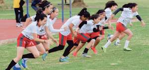 Las jugadoras de Liga de Quito durante la primera pr&aacute;ctica de la semana, el lunes anterior, en el parque La Carolina. En ese lugar practican tres veces a la semana, por ser un lugar c&eacute;ntrico de la ciudad, al que pueden llegar con facilidad.