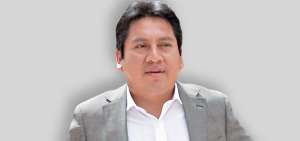 Fausto Cayambe Tip&aacute;n, quite&ntilde;o, doctor en Jurisprudencia. Realiz&oacute; una maestr&iacute;a en Econom&iacute;a en Descentralizaci&oacute;n y Desarrollo local. Estaba casado y no ten&iacute;a hijos.
