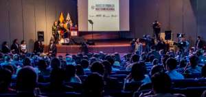 El presidente Rafael Correa durante su ponencia insisti&oacute; en el enfoque de equidad social para disminuir los &iacute;ndices de pobreza.