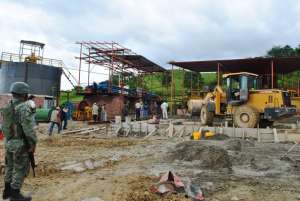Las autoridades intervinieron varias plantas que arrojaban material t&oacute;xico en los afluentes. Foto: Fabricio Cruz / El Tel&eacute;grafo 