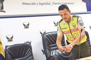 El cabo segundo de Polic&iacute;a An&iacute;bal Bustamante Zurita labora en la Unidad de Comunicaci&oacute;n Estrat&eacute;gica. Foto: Pilar Vera.