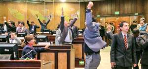 Asamble&iacute;stas amaz&oacute;nicos celebraron en el Pleno la aprobaci&oacute;n de la ley de desarrollo de esa regi&oacute;n del pa&iacute;s.