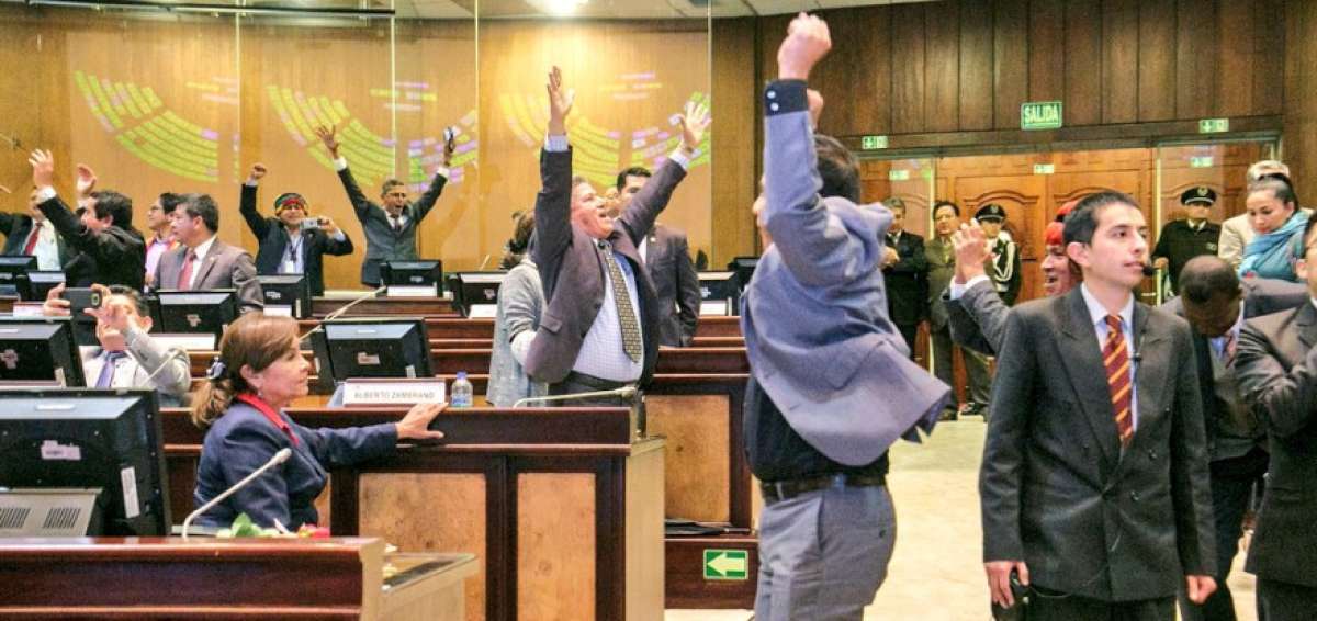Asamble&iacute;stas amaz&oacute;nicos celebraron en el Pleno la aprobaci&oacute;n de la ley de desarrollo de esa regi&oacute;n del pa&iacute;s.