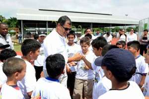 Primer mandatario, Rafael Correa estuvo en el CEAR, junto al Ministro de Deporte Jos&eacute; Francisco Cevallos. Foto cortes&iacute;a de Presidencia.