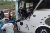 El accidente de tránsito involucró a tres autobuses en la vía Babahoyo-Juján. 