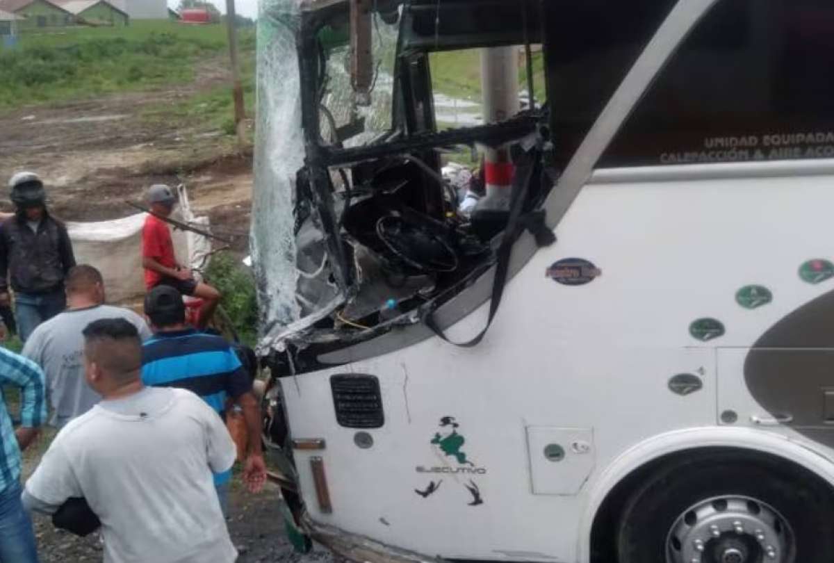 El accidente de tránsito involucró a tres autobuses en la vía Babahoyo-Juján.