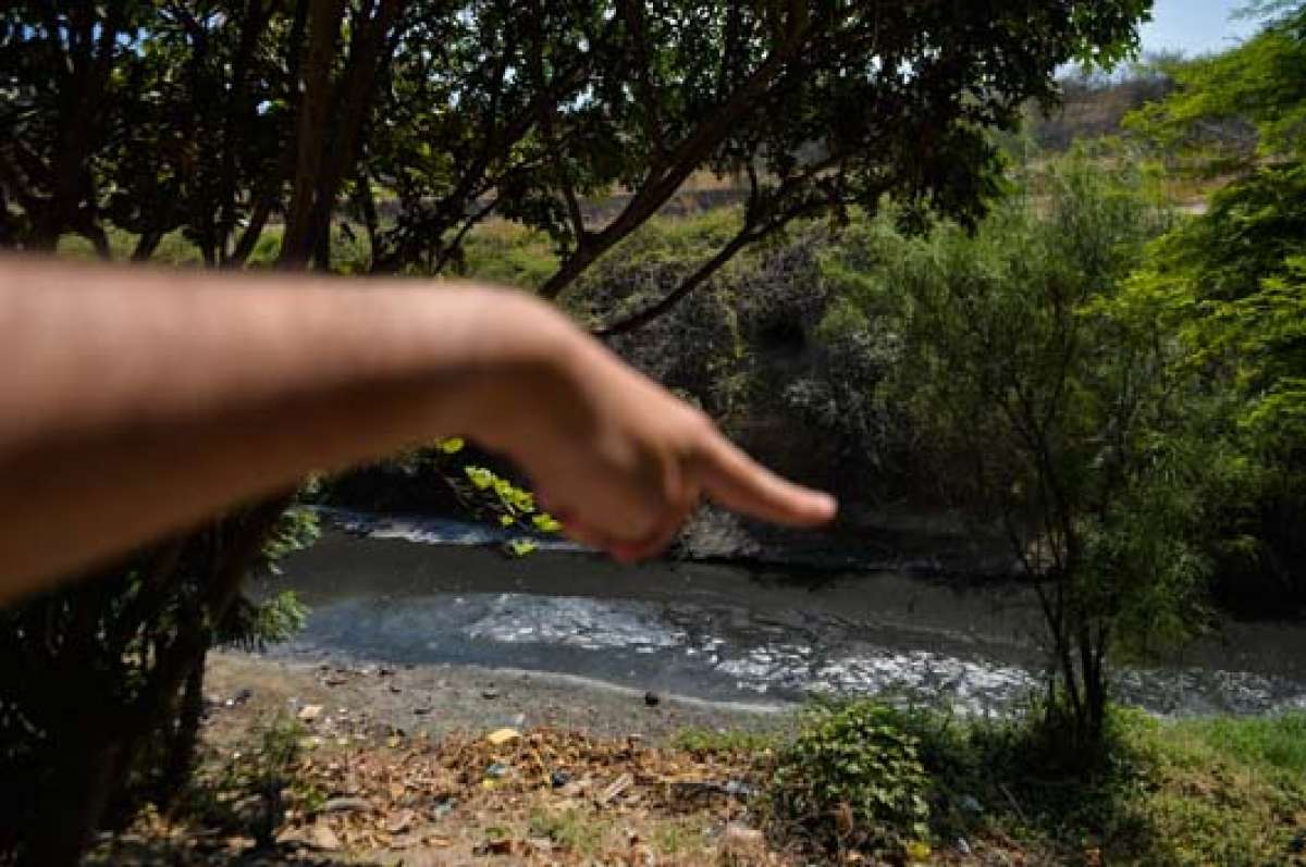 El alcalde de Manta, Jorge Zambrano, dijo que el problema de contaminaci&oacute;n del r&iacute;o Muerto, que atraviesa varios sectores, est&aacute; resuelto en un 80%. Foto: Rodolfo P&aacute;rraga / El Tel&eacute;grafo 