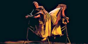 Dos actrices, una guayaquile&ntilde;a y otra quite&ntilde;a, interpretan la obra cuyos di&aacute;logos llegan al lirismo. Cortes&iacute;a Dar&iacute;o N&uacute;&ntilde;ez Jord&aacute;n