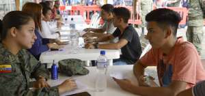 Muchos chicos, en compa&ntilde;&iacute;a de sus padres, llegaron en la madrugada para cumplir con su sue&ntilde;o de acudir al llamado del servicio militar.