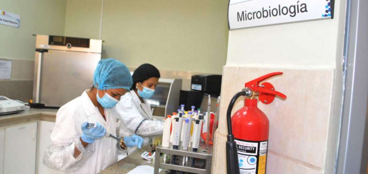 Los servicios del personal m&eacute;dico y la atenci&oacute;n integral del Hospital B&aacute;sico de Huaquillas recibieron el m&aacute;ximo galard&oacute;n de la entidad canadiense.