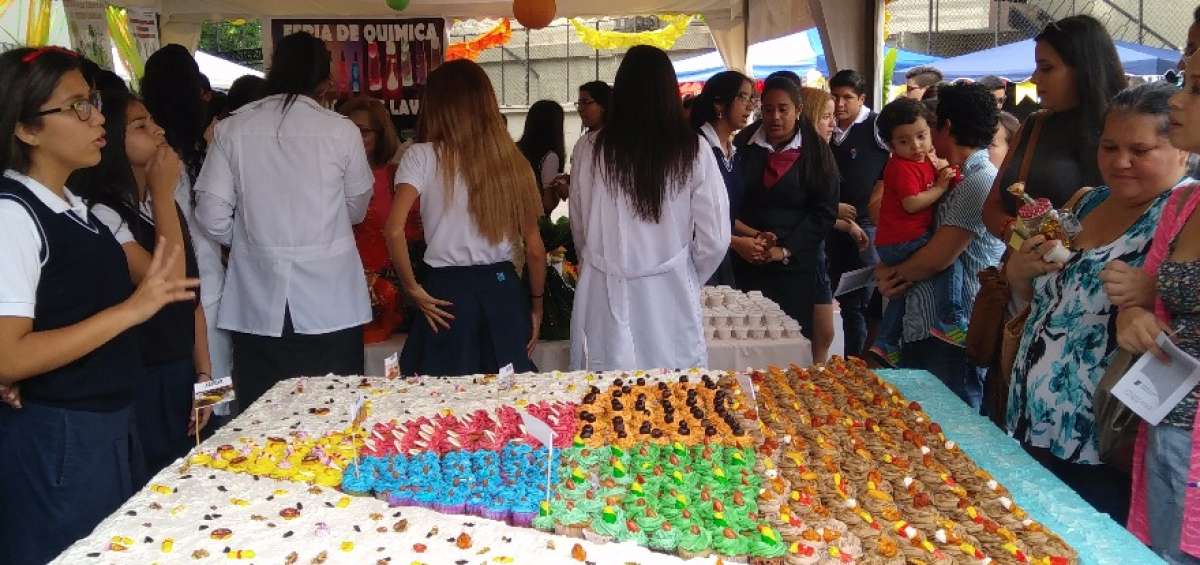 La pir&aacute;mide alimenticia, elaborada por los estudiantes, fue lo que mayor atenci&oacute;n llam&oacute; entre los asistentes al evento acad&eacute;mico.   