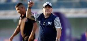 Exfutbolista Maradona fue operado con &eacute;xito de un hematoma en el cerebro