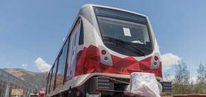El primero de los 18 trenes que tendr&aacute; inicialmente el Metro arrib&oacute; a la capital el pasado 6 de septiembre y circul&oacute; por las calles de la urbe. 